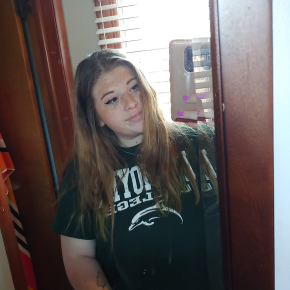 Meet your Posher, Julia - Picture 2 of 2